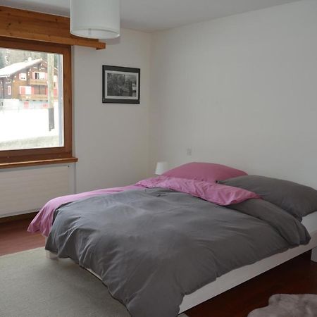 شقة Haus Valaisia - Randa Bei Zermatt المظهر الخارجي الصورة