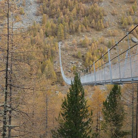 شقة Haus Valaisia - Randa Bei Zermatt المظهر الخارجي الصورة