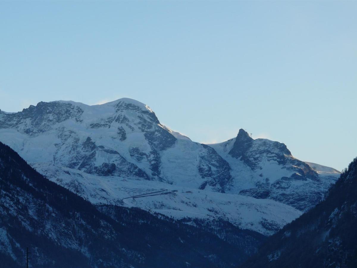 شقة Haus Valaisia - Randa Bei Zermatt المظهر الخارجي الصورة