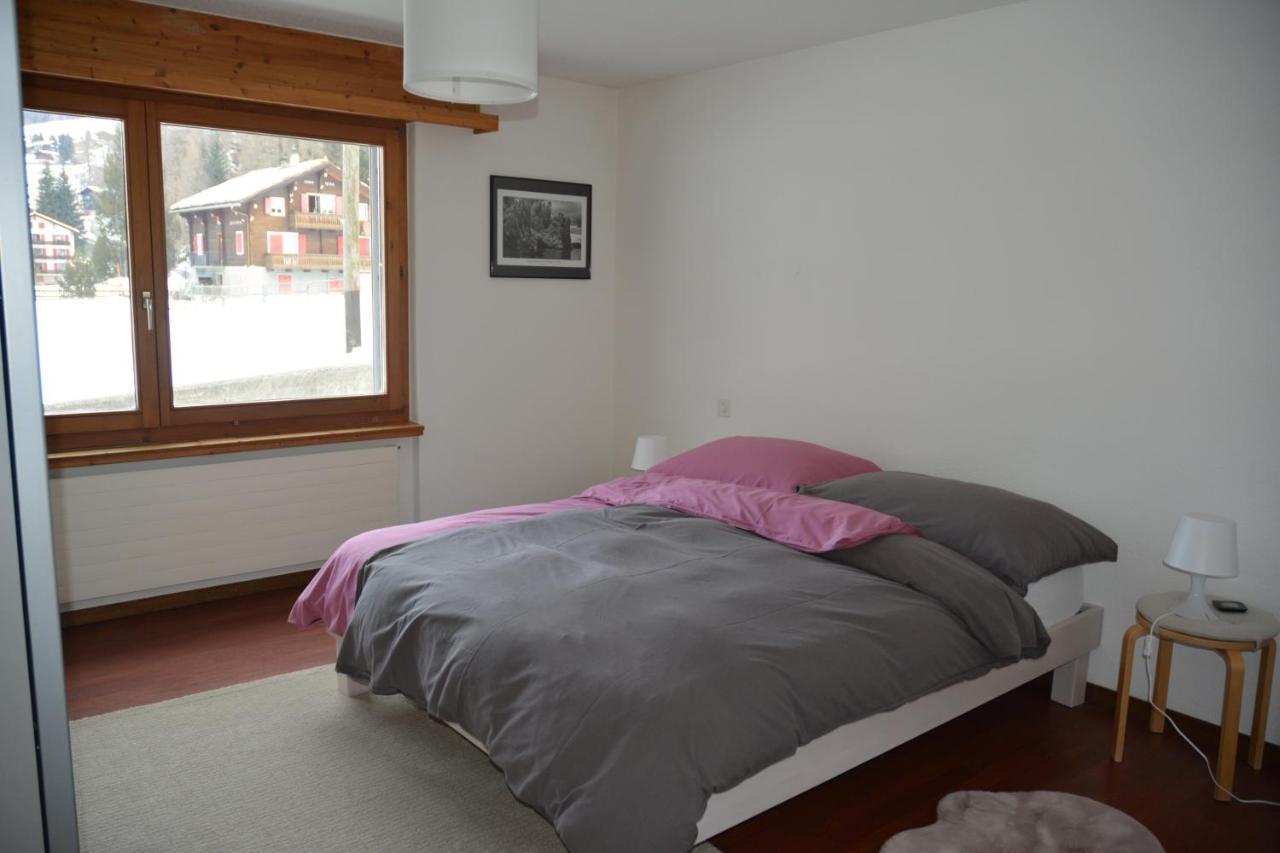 شقة Haus Valaisia - Randa Bei Zermatt المظهر الخارجي الصورة